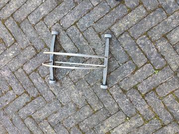 Supporti singolo e doppio bicicletta. Cavalletto.