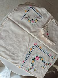 tovaglia da the ricamata a mano con 6 tovagliolini