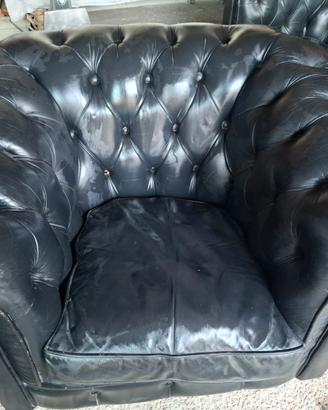 DIVANO E POLTRONA  CHESTER  IN PELLE usato Camas C