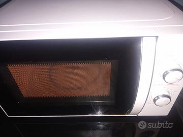 microonde toshiba pagato 100 Euroa Acilia 15euro