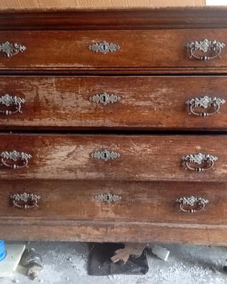 vecchia cassettiera da restaurare