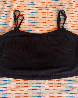 Top Crop Nero a Costine con Spalline Regolabili