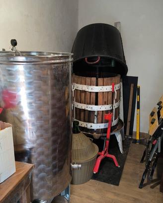 Attrezzatura per fare il vino