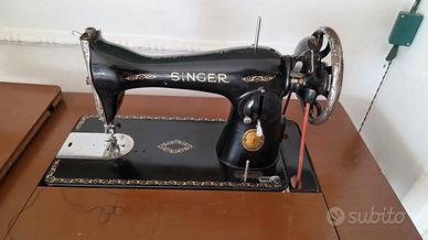 Macchina da cucire Singer vintage a pedale