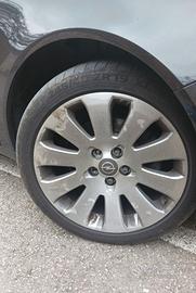 4 gomme CONTINENTAL 225 45 19 + 4 cerchi (1 rotto)