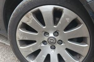 4 gomme CONTINENTAL 225 45 19 + 4 cerchi (1 rotto)