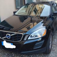 Volvo XC60 con gancio traino e porta bici