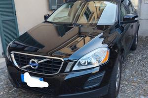 Volvo XC60 con gancio traino e porta bici