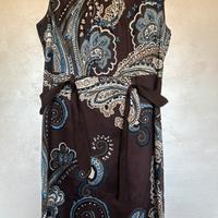 Abito chic di Sandro Ferrone