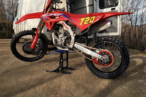 CRF 250 2023 Red moto