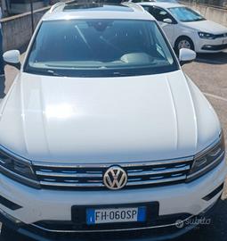 Automobile volkswagen tiguan