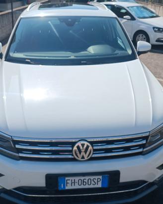 Automobile volkswagen tiguan