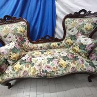 Salotto vittoriano con due poltrone