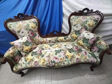 Salotto vittoriano con due poltrone