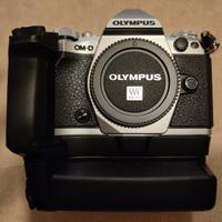 OLYMPUS E-M5 MARK II + impugn.vertic.OLYMPUS HLD6P