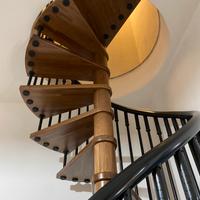 Scala a chiocciola in legno