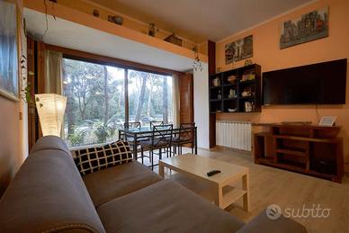 A 300 mt dal mare in contesto naturale