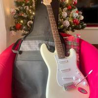 FENDER Squier Bullet Stratocaster+Marshall MG10cd