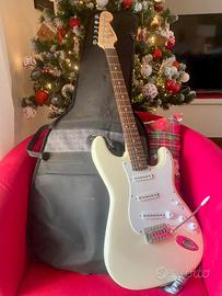 FENDER Squier Bullet Stratocaster+Marshall MG10cd