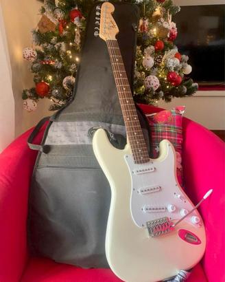 FENDER Squier Bullet Stratocaster+Marshall MG10cd