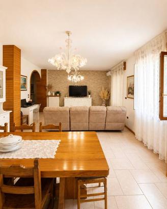 Appartamento di 110 m² con 4 locali e box auto a M
