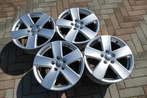 cerchi in lega da 17 pollici originali Volkswagen 
