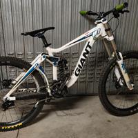 bici DH Giant Glory -s