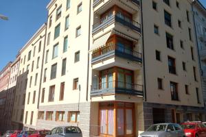 Locale d' affari uso "asilo" - Via Rossetti