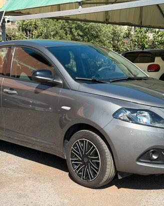 Lancia Ypsilon 1.0 FireFly 5 porte S&S Hybrid Gold