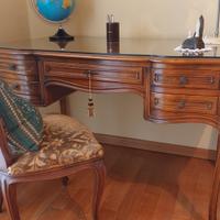 Scrivania in stile barocco