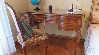 Scrivania in stile barocco
