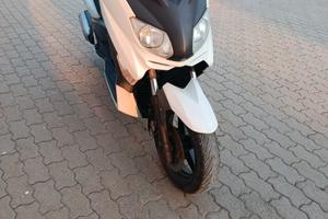 Xmax 125 in buone condizioni generali