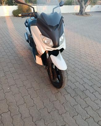 Xmax 125 in buone condizioni generali