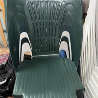 Sedie verdi da esterni in plastica