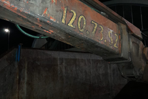 Cassa scarrabile con gru