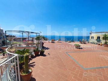 Appartamento Napoli [Cod. rif/palizziVRG] (Chiaia)