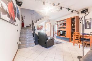 VILLA A SCHIERA A CORREGGIO