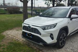 TOYOTA RAV4 FULL HYBRID DYNAMIC