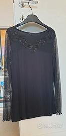 Maglietta nera con scollatuta in pizzo