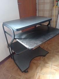 Mobile portacomputer. Solo ritiro.
