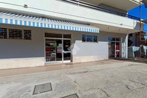 NEGOZIO A MARTINSICURO