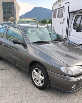 RENAULT MEGANE COACH 1.6 8v A.S.I. con C.R.S.