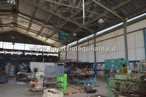Locale artigianale nelle immediate periferie