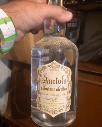 Bottiglie di liquore antiche