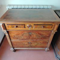 Comò antico in legno pregiato