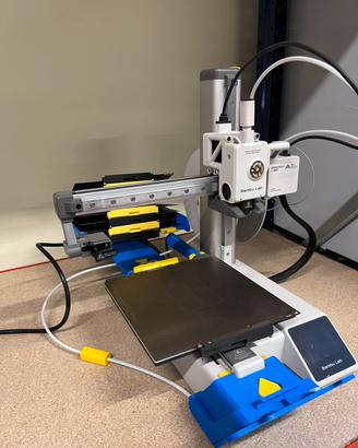Stampante 3D Bambulab A1 mini con sistema Swapmod