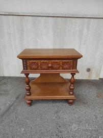 Comodino retrò in legno