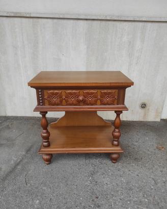 Comodino retrò in legno
