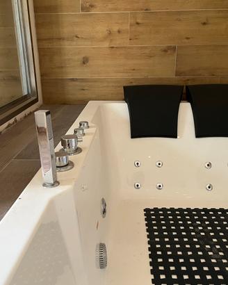 Vasca idromassaggio 2posti 900€ (originale 2.300€)