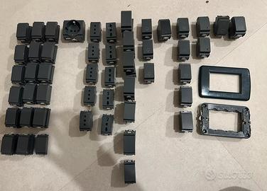 Vimar Idea - Placche elettriche/supporti/copriforo